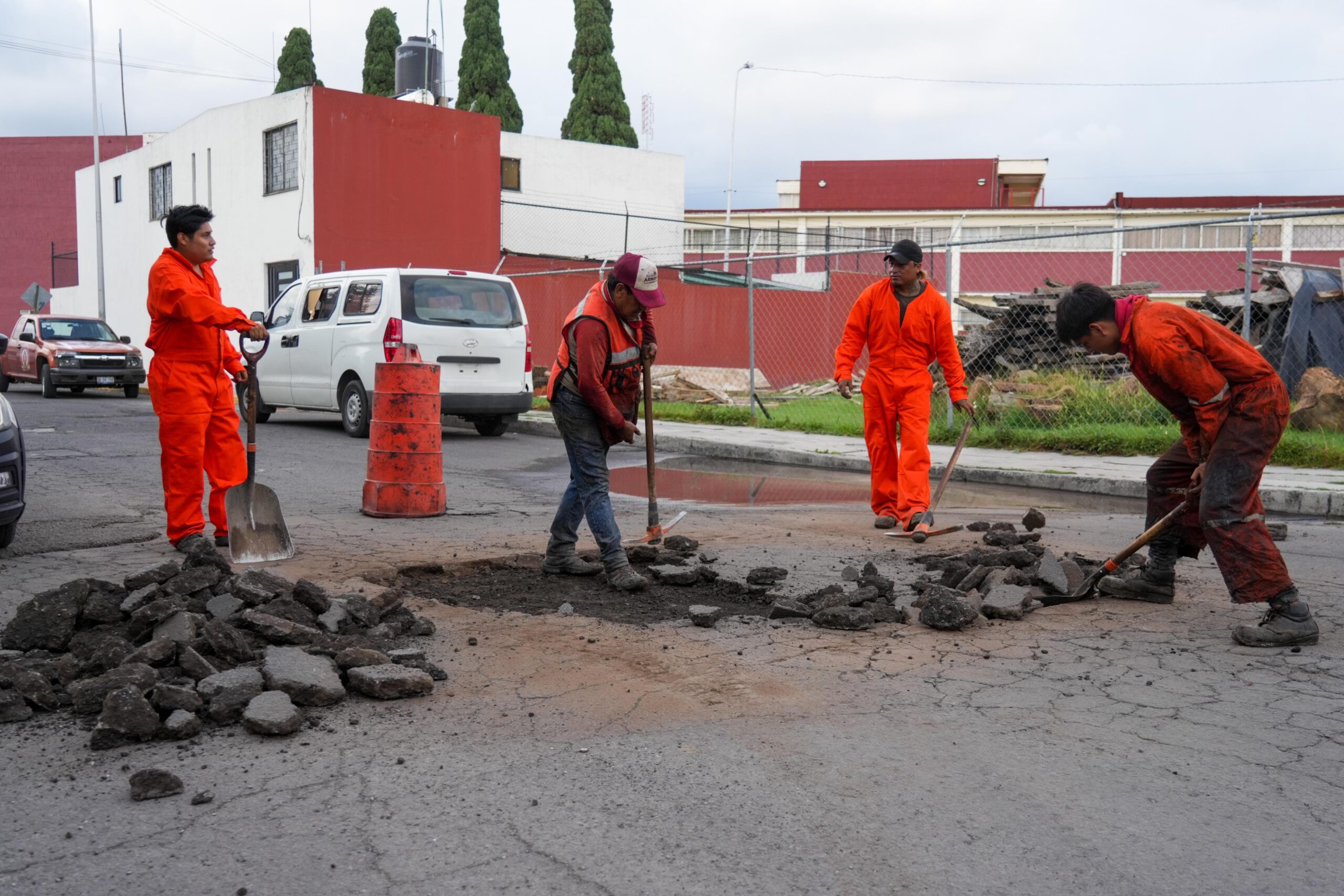Cuadrillas de bacheo en Puebla